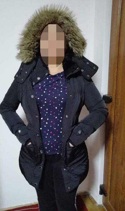 Vand geaca neagra de iarna, pentru dame