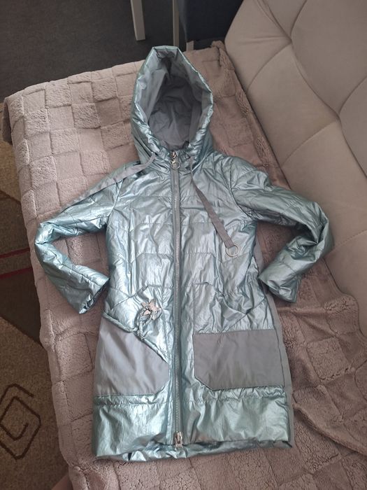 Продам куртку на девочку