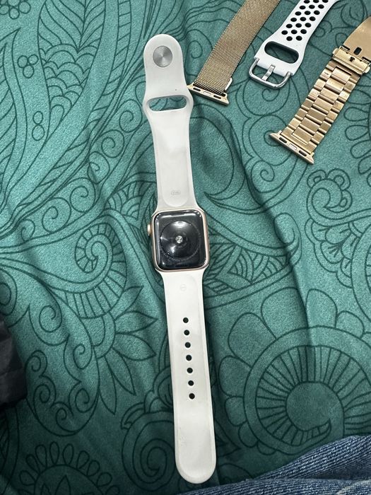 Смарт часовник Apple Watch SE (v2) GPS, 40 мм, MKQ03BS/A