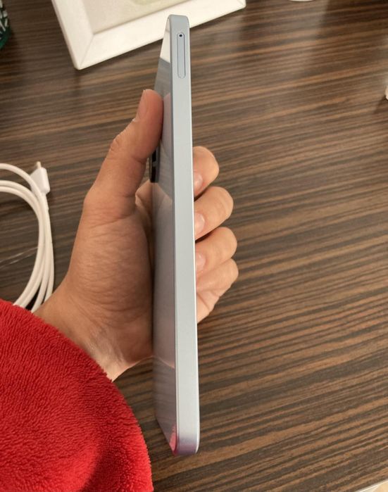 Samsung A17- light blue (150 €)