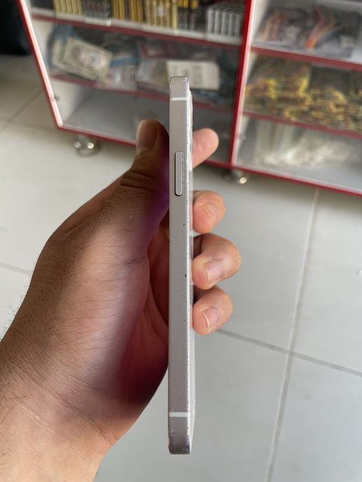iPhone 12 sotiladi srochni