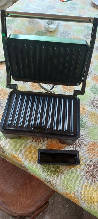 Сандвич преса и грил