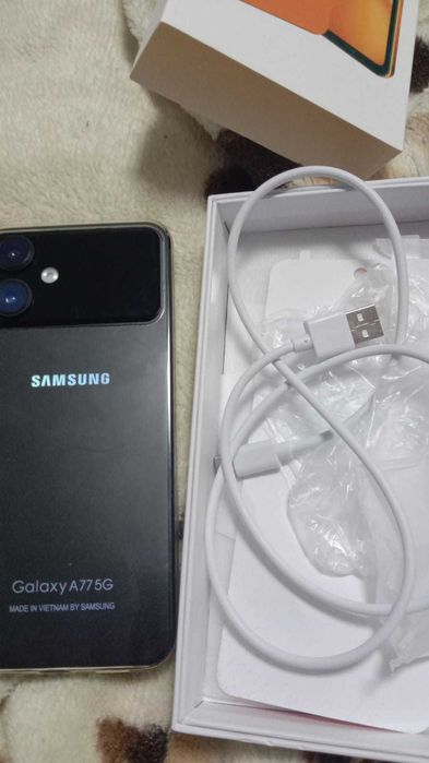 продам Samsung Galaxy A77