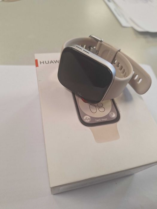 Smart часовник Huawei Fit 3