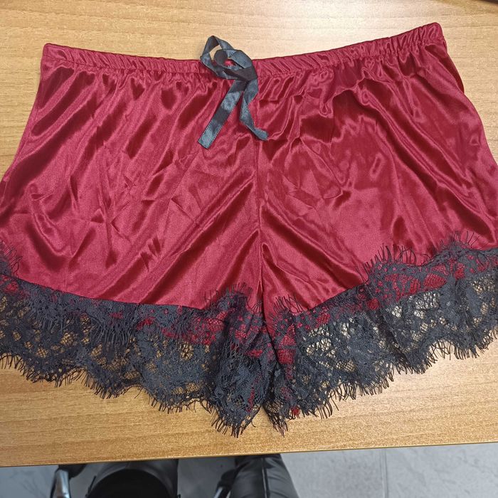 Дамска пижама с дантела