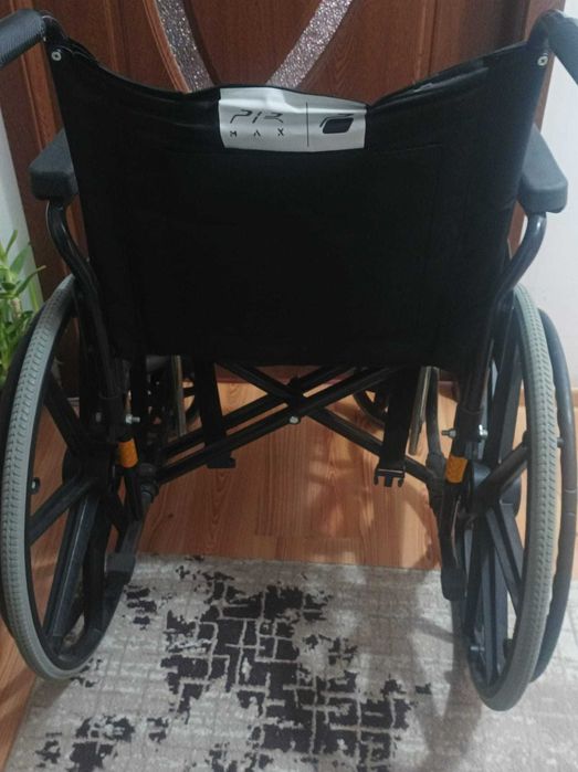 Vand scaun medical. Aproape noi ( UTILIZAT 2 LUNI ). PRET 700 LEI