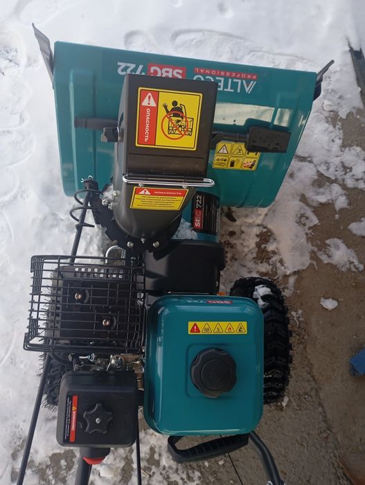 Продам снегоуборочную машину