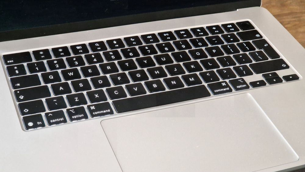 Apple MacBook Air 15 (M4, 2025) – 16GB RAM / 512GB SSD