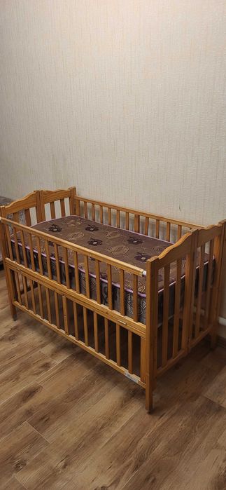 Детская кроватка с матрасом