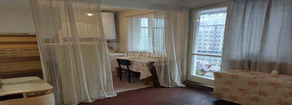 Дава се под наем Едностаен апартамент в Велико Търново, Център - 35 кв.м за 164.22 € - Снимка #2