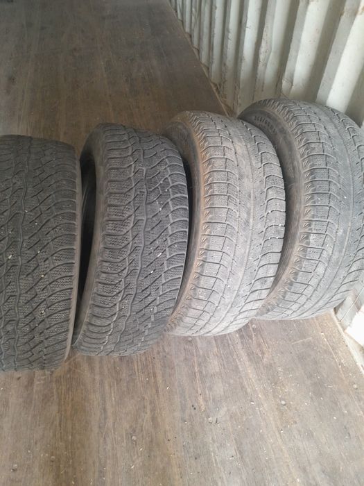 Продам зимние шины на 17