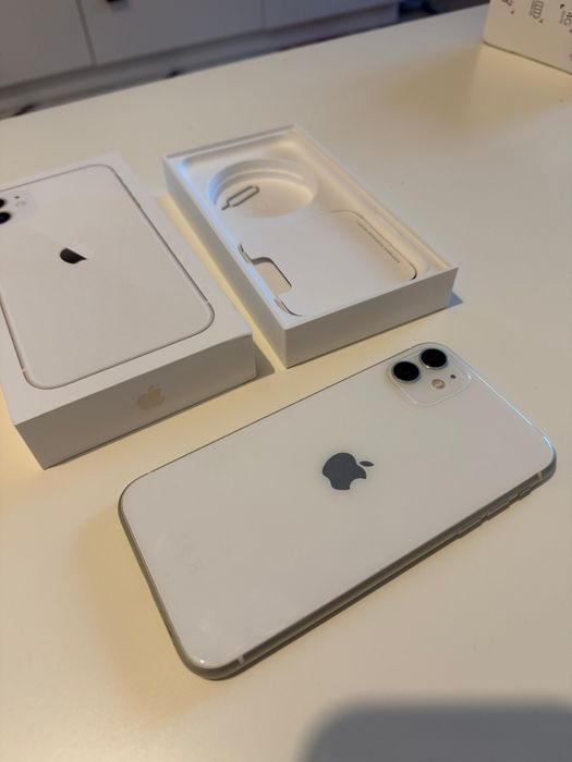 Telefon IPHONE 11