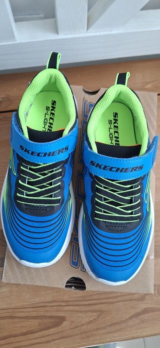 Adidasi Skechers mărimea 32
