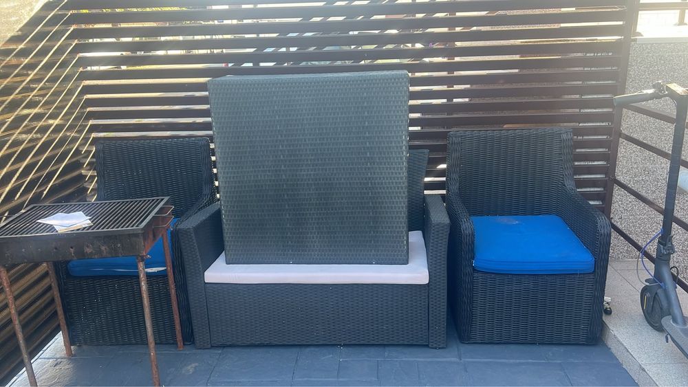 Canapea de curte cu 2 fotolii si masa