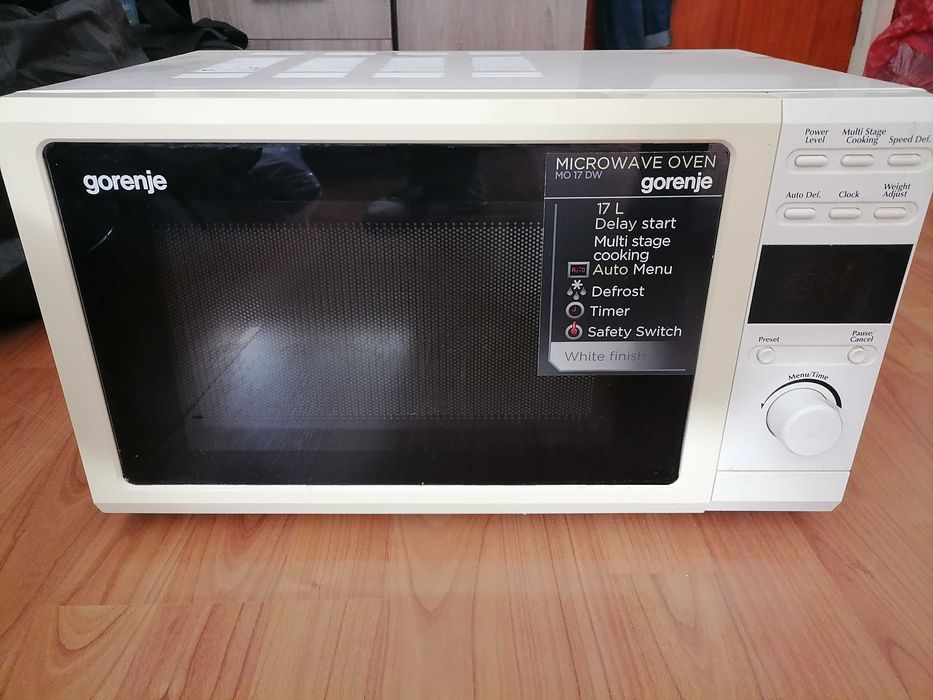 Vând cuptor microunde