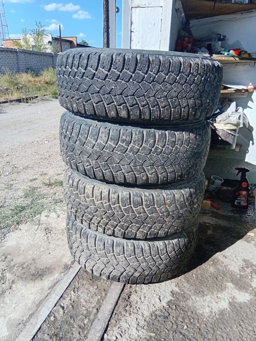 Продам зимние покрышки с шинами