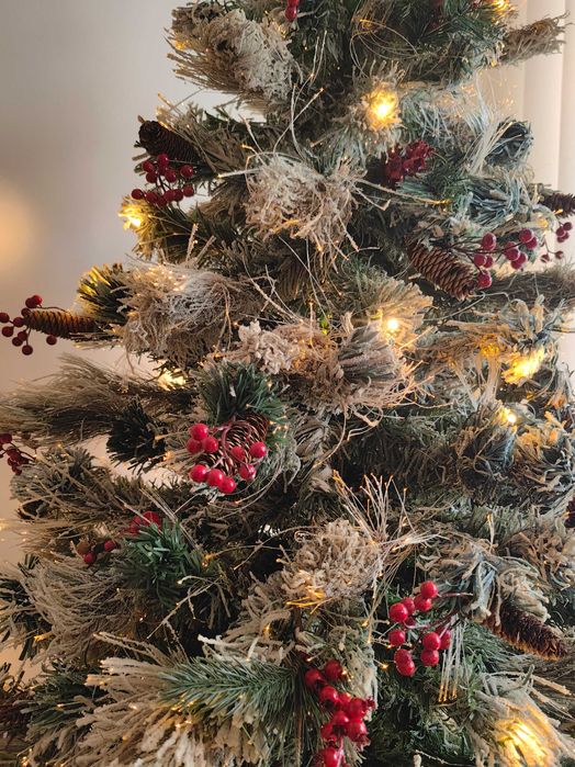 Висока богата декорирана изкуствена елха 180см