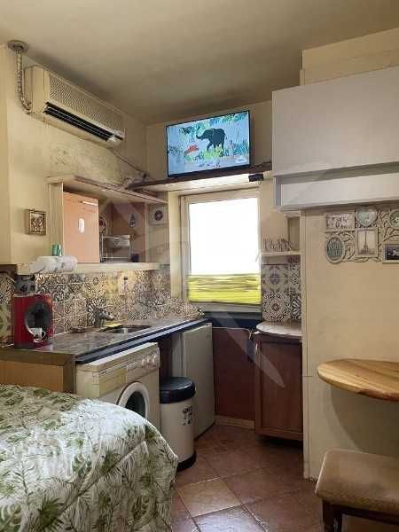 Дава се под наем Едностаен апартамент в Бургас, Център - 20 кв.м за 298.86 € - Снимка #2