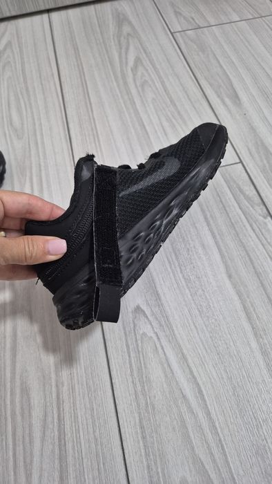 Vând adidasi Nike pentru baieti intr-o stare foarte buna