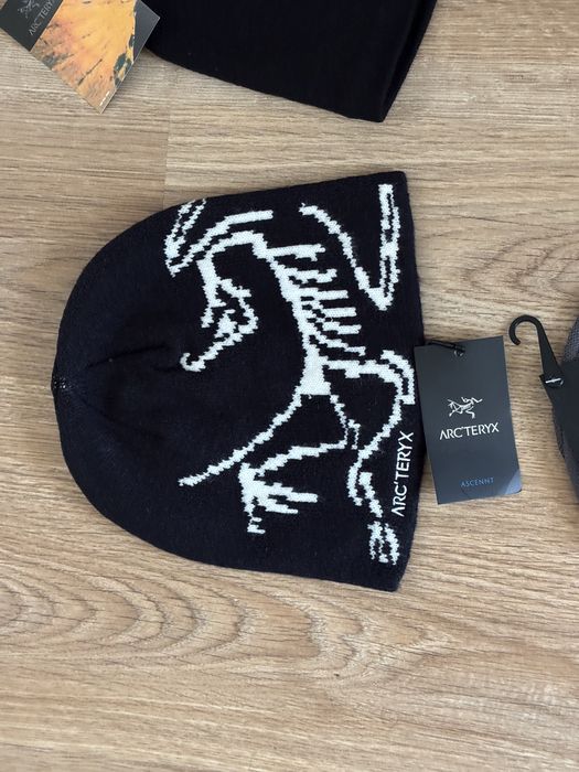 Beanies, 6 available, 95 lei/piece