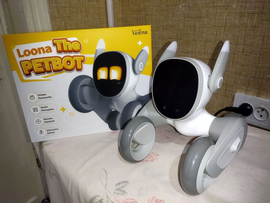 Loona robot kuchuk. Original. Yangi. Zaryad stanciyasi bor.