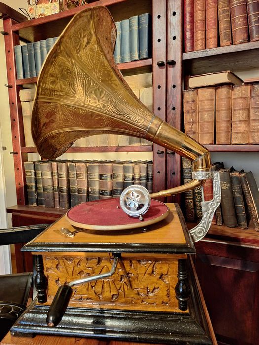 Грамофон с фуния