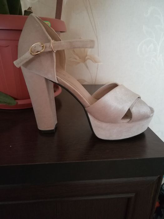 Продам туфли, босоножки