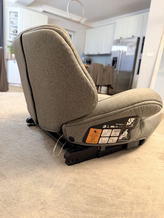 Vand 2 inaltatoare de masina cu ISOFIX