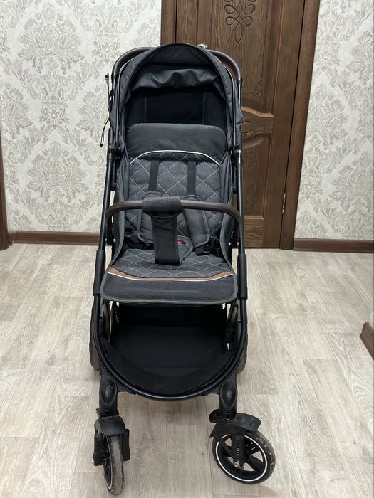 Продам коляску с рождения до 4х лет