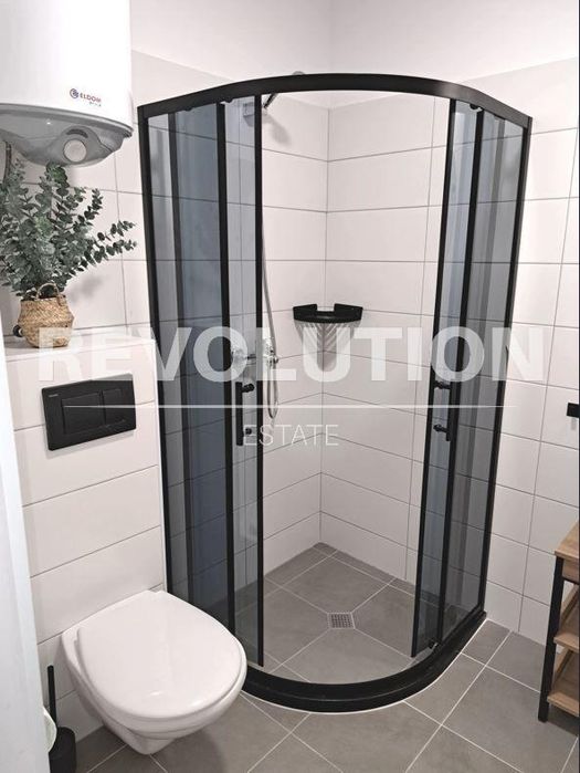 Дава се под наем Двустаен апартамент в к.к. Св.Св. Константин и Елена - 57 кв.м за 550 € - Снимка #3