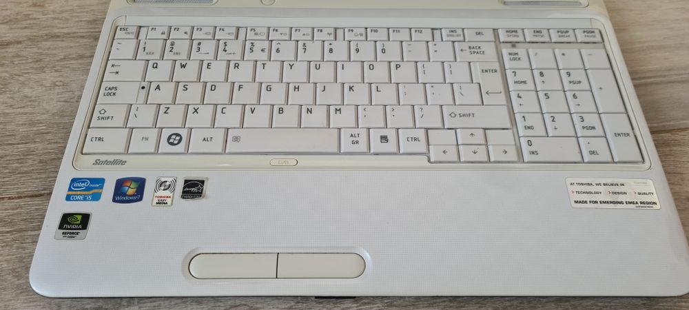 Laptop Toshiba Satellite – Intel Core i5 / Windows 10 / Foarte Intretinut
