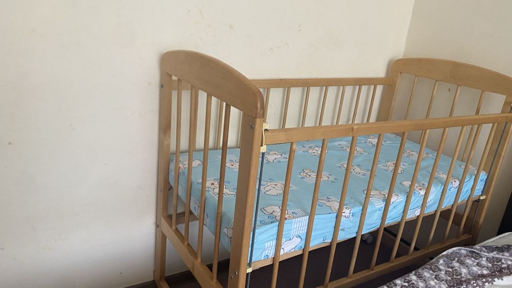 Детская кроватка.
