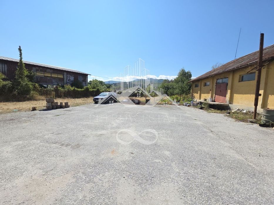 Склад в Пазарджик, област-гр.Велинград площ 1650 цена 1599000