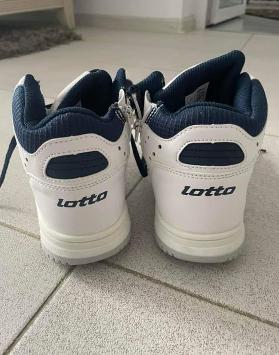 Gheata Lotto, piele,mas 34-35,purtat un sezon