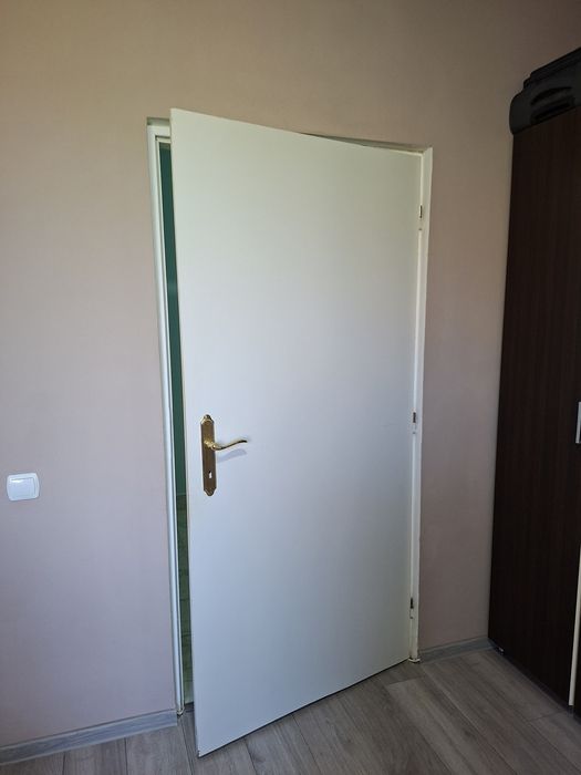 Vând 2 uși de interior
