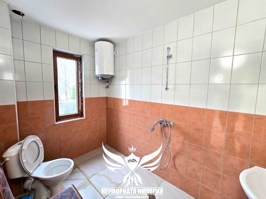 Под наем 43кв.м. 4 етаж помещение, офис студио, салон, ателие в град Асеновград топ център