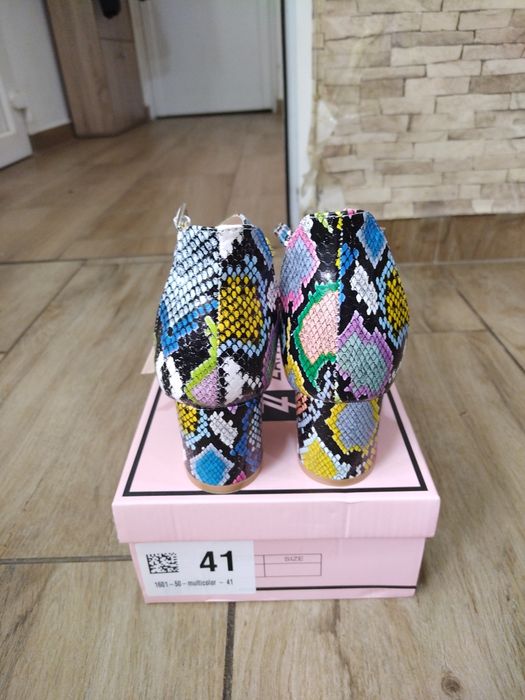 Дамски сандали нови