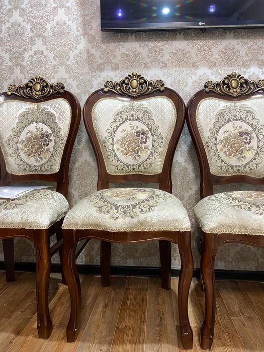 Срочно продаю стулья