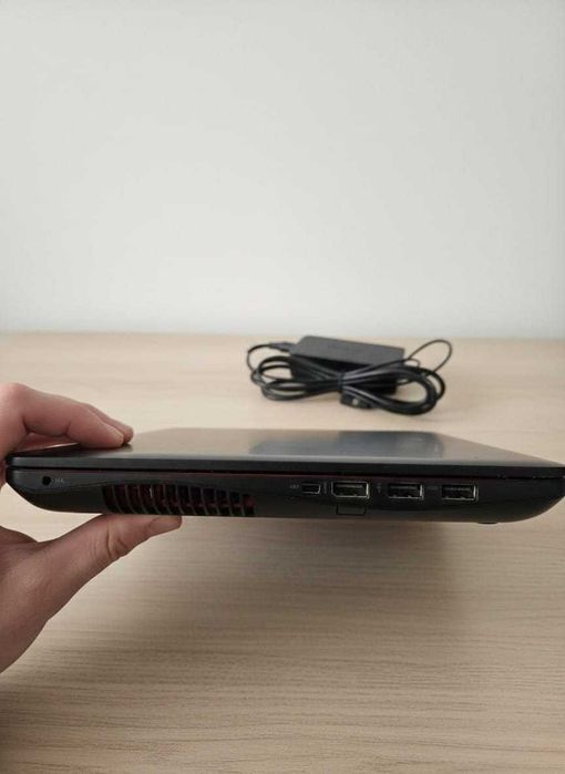 ASUS ROG G551JW – i7 + SSD – Rapid pentru lucru, școală, multimedia