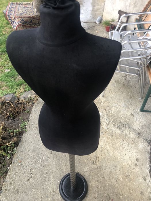 Манекен за дамски дрехи
