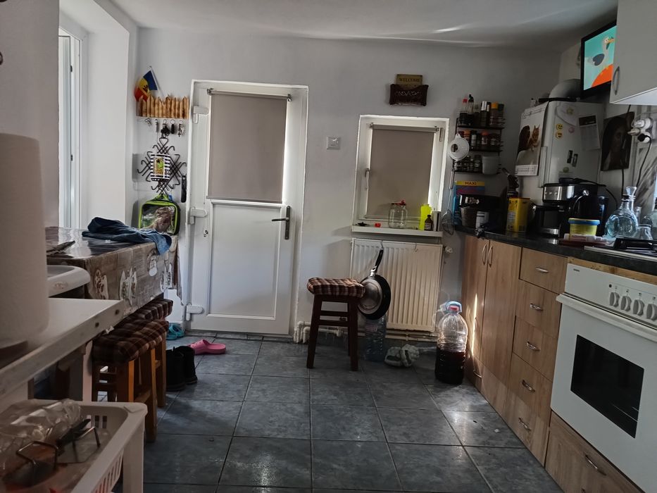 Casa cu 3 camere ,bucătărie ,baie ,teren  la 8,5 km de Selgros  Craiova