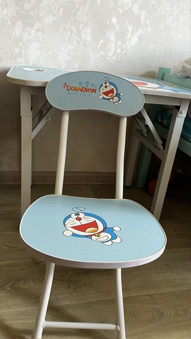 Детский стол со стулом