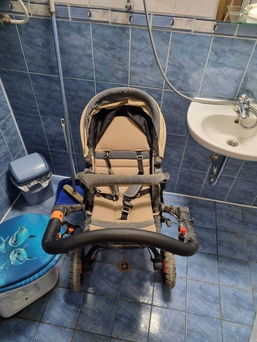ПРОДАВАМЕ в гр. Плевен детска количка, столче за кола 2 бр. и др