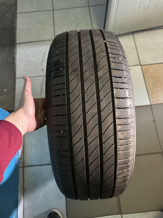 Продам резину б/у на 17 диски