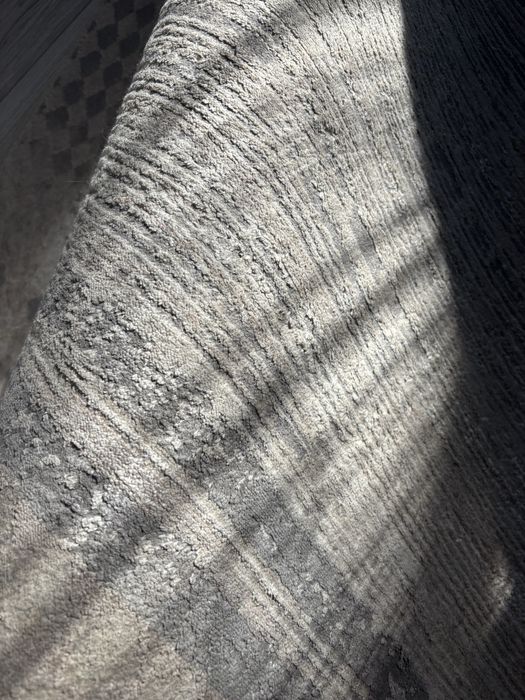 Ковер не много ворсинестый