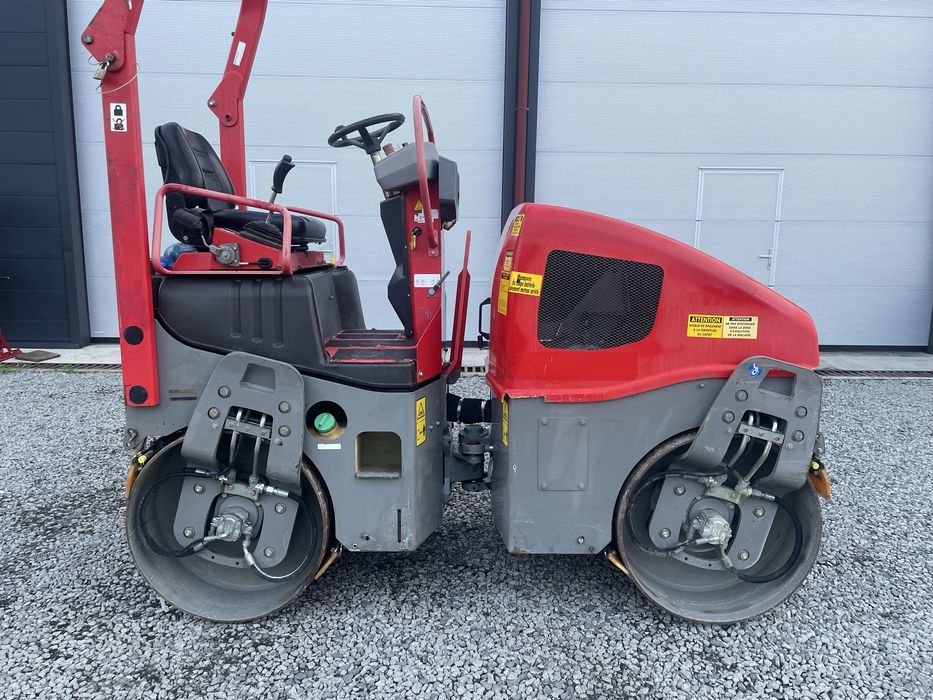 Inchiriez Cilindru compactor, placa vibrare,de la 70kg pana la 13000kg