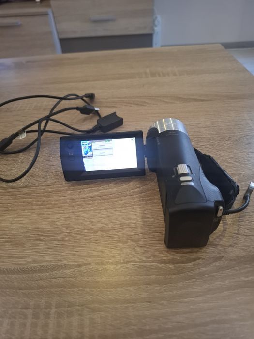 Цифрова видеокамера SONY hdr cx 240