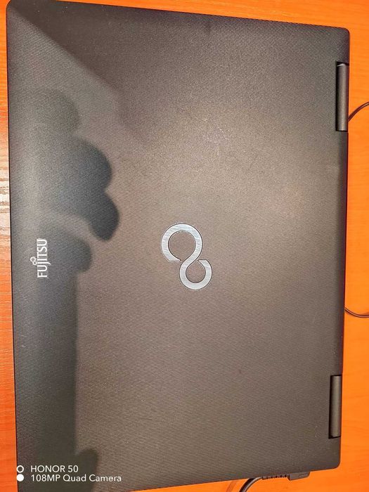 Лаптоп FUJITSU windows 10, CORE i5 intel inside, много компактен!