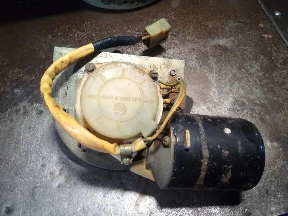 Электродвигатель стеклоочистителя КАМАЗ  (моторчик дворников)