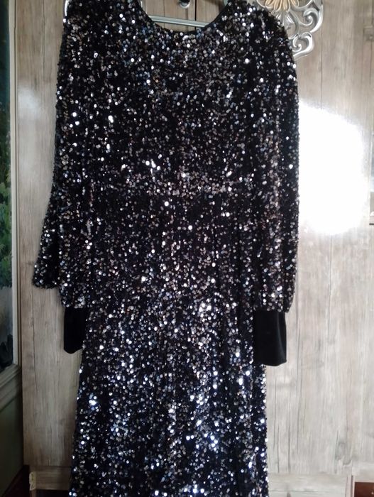 Koʻylaklar sotiladi ajoyib narhda sirochne sotiladi